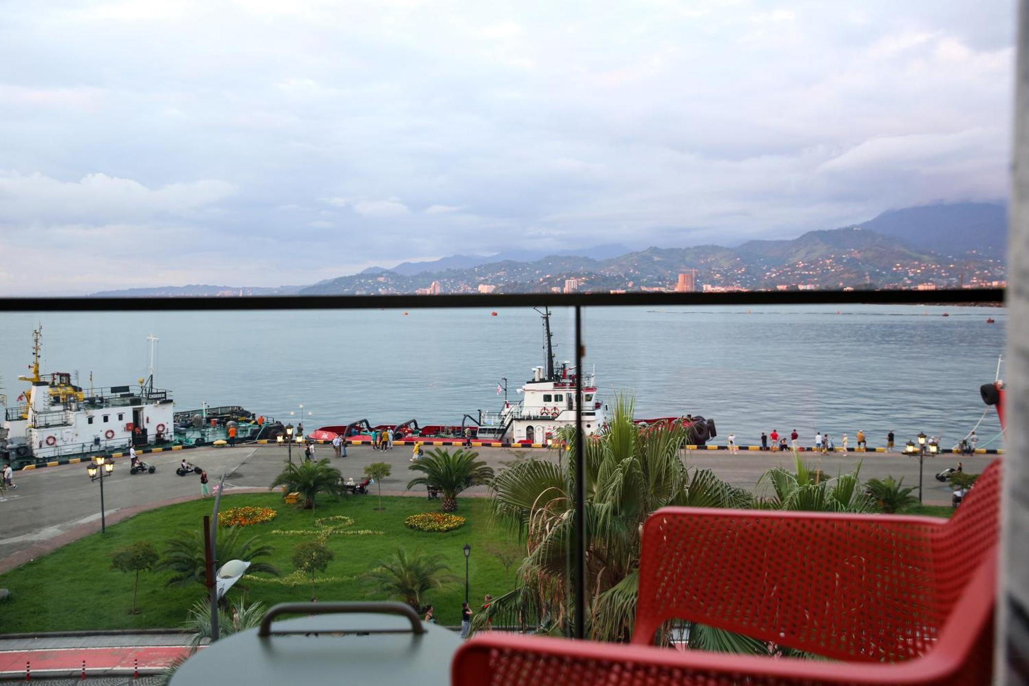 Hotel Retro Batumi Esterno foto