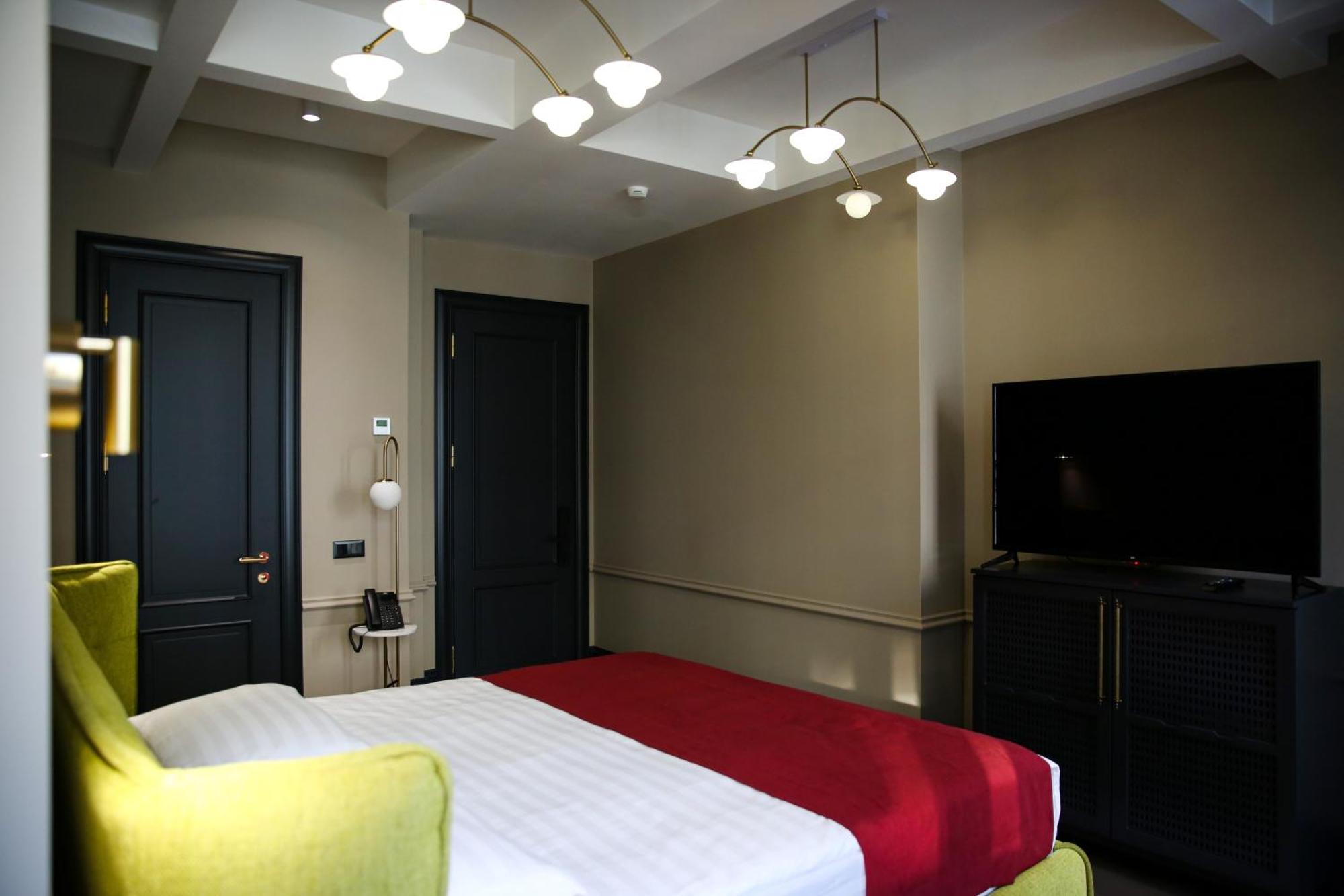 Hotel Retro Batumi Esterno foto