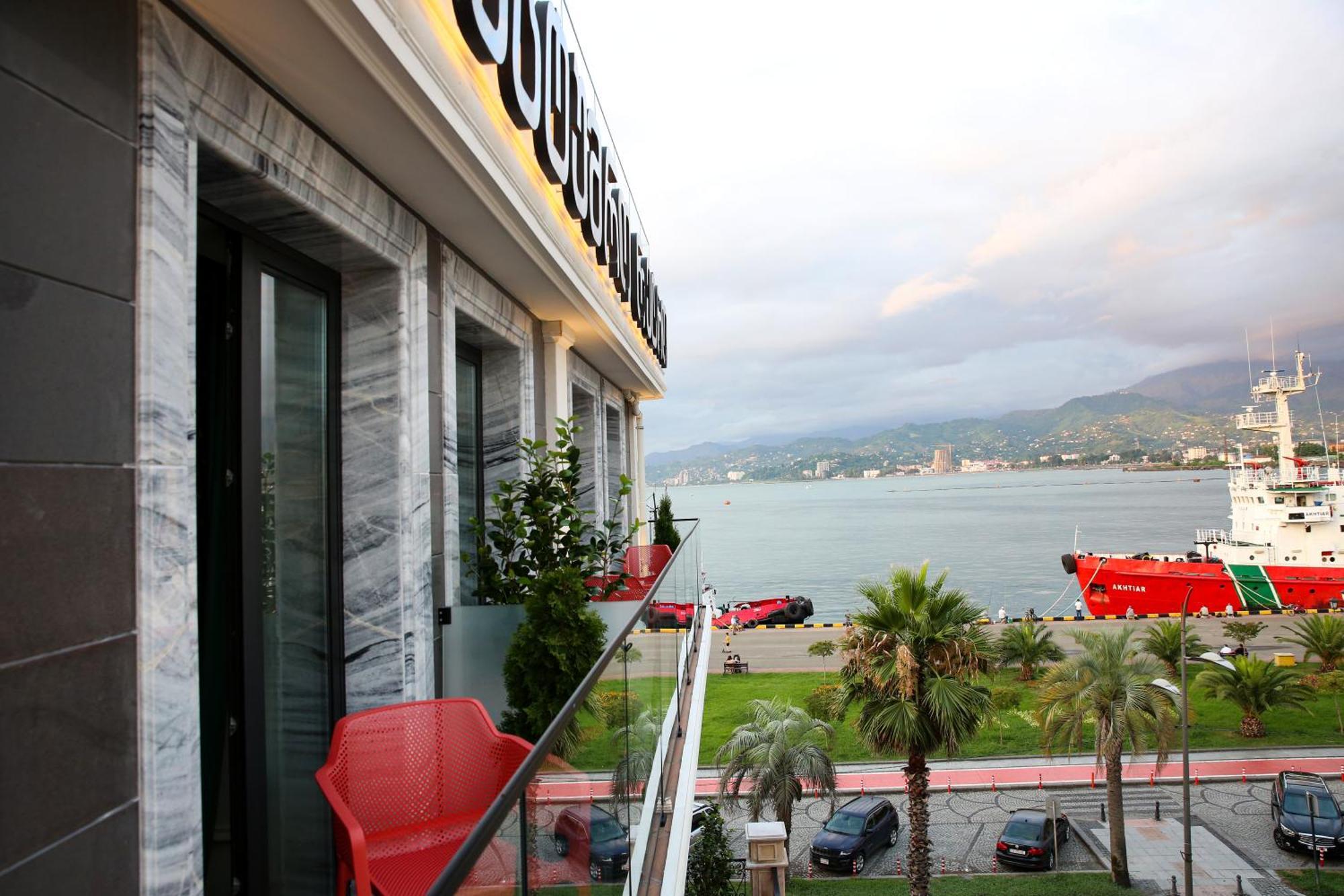 Hotel Retro Batumi Esterno foto