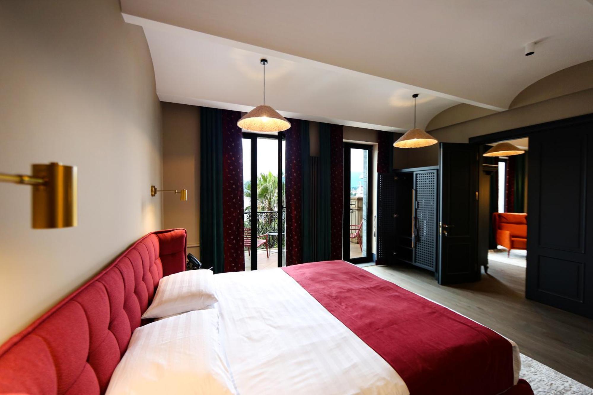 Hotel Retro Batumi Esterno foto
