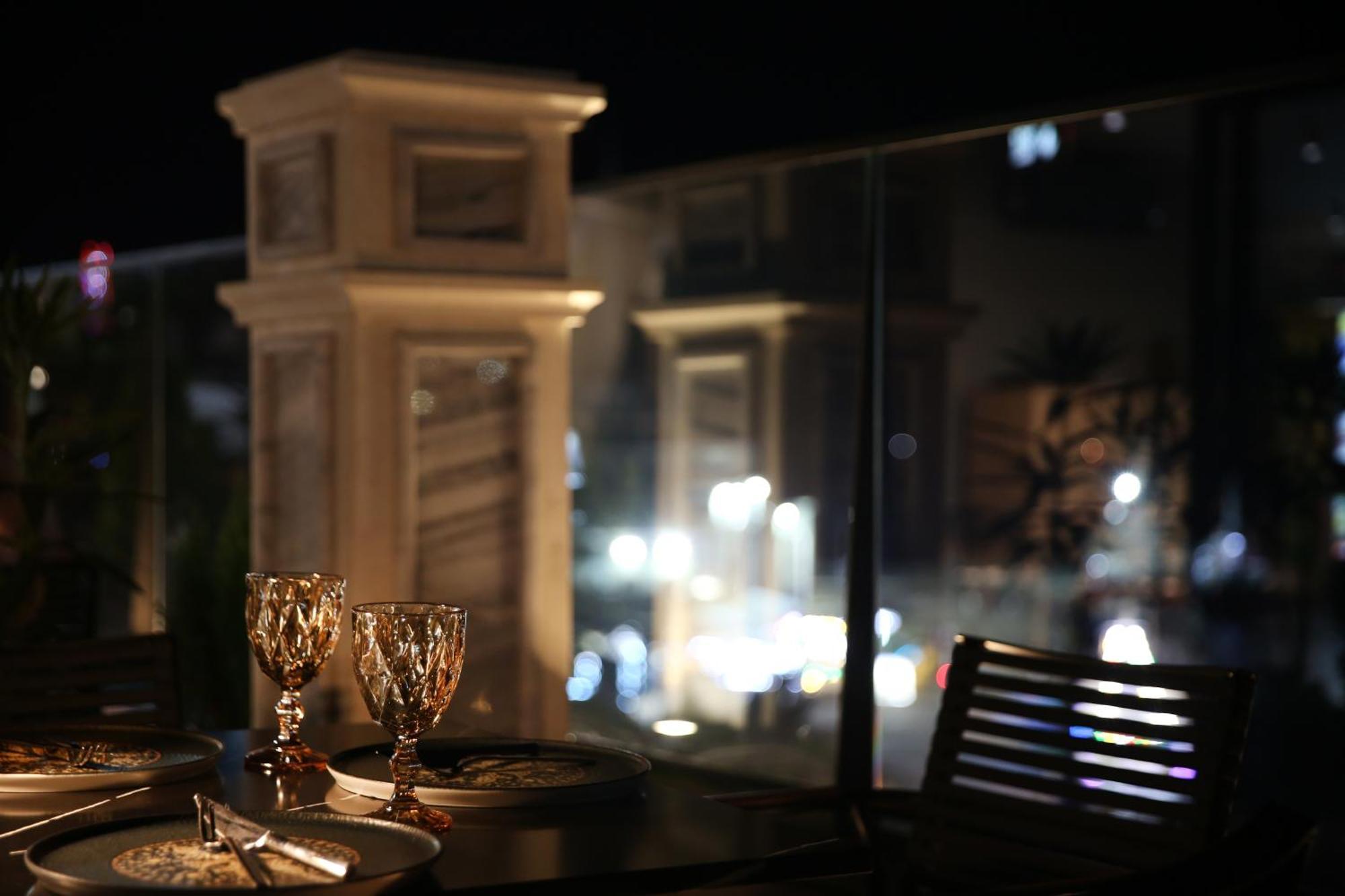 Hotel Retro Batumi Esterno foto