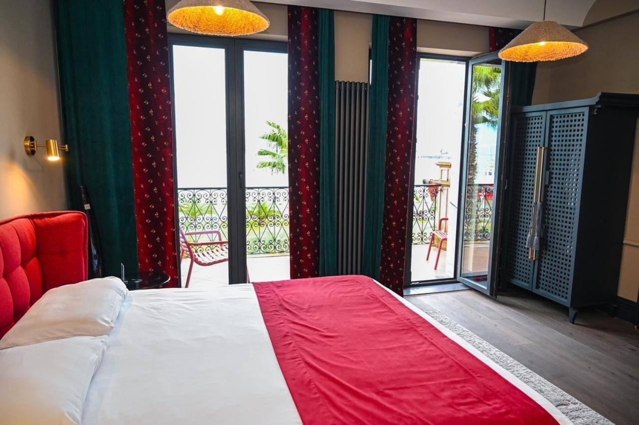 Hotel Retro Batumi Esterno foto