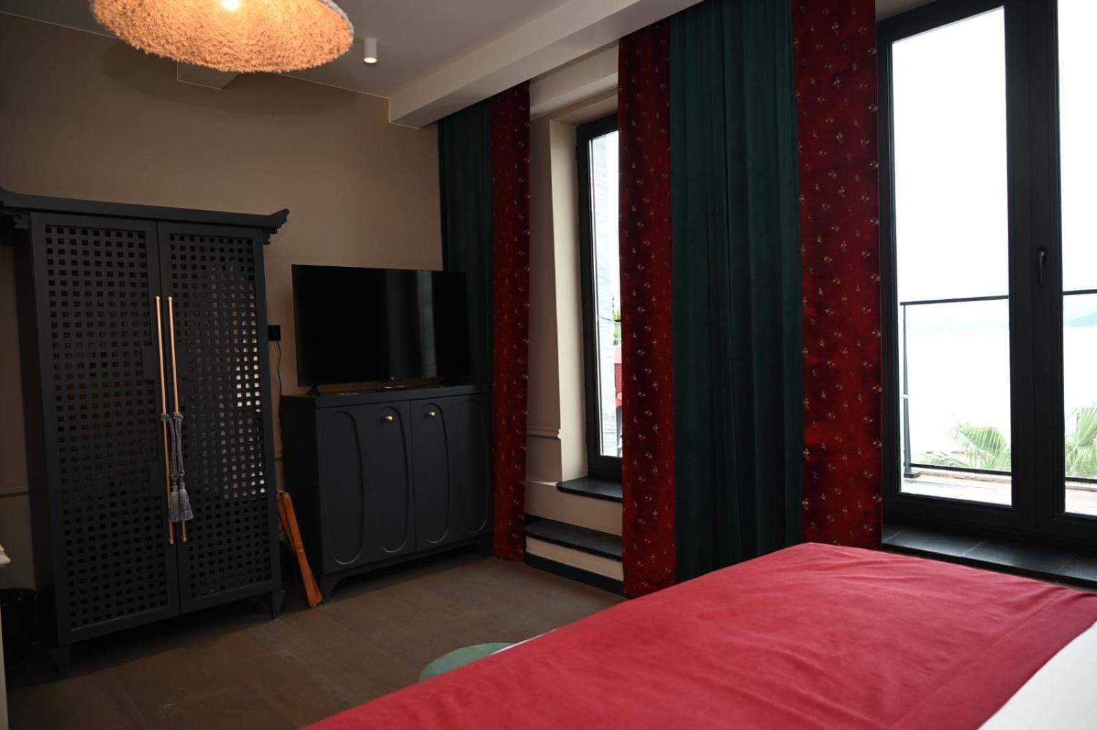 Hotel Retro Batumi Esterno foto